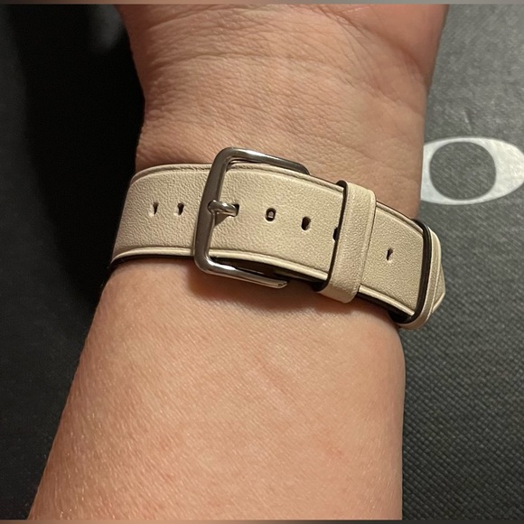 🍒 COACH  Elliot Women's 2H Quartz Watch - Calfskin Leather Strap. EUC 🍒 - Picture 7 of 8